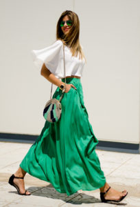 Светло-зеленая юбка под туфли без каблуков фото